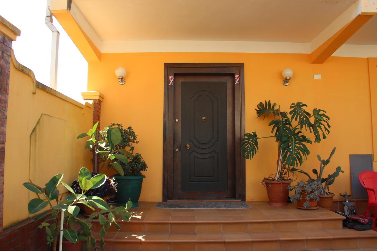 סארפי Yellow House - Vaja מראה חיצוני תמונה